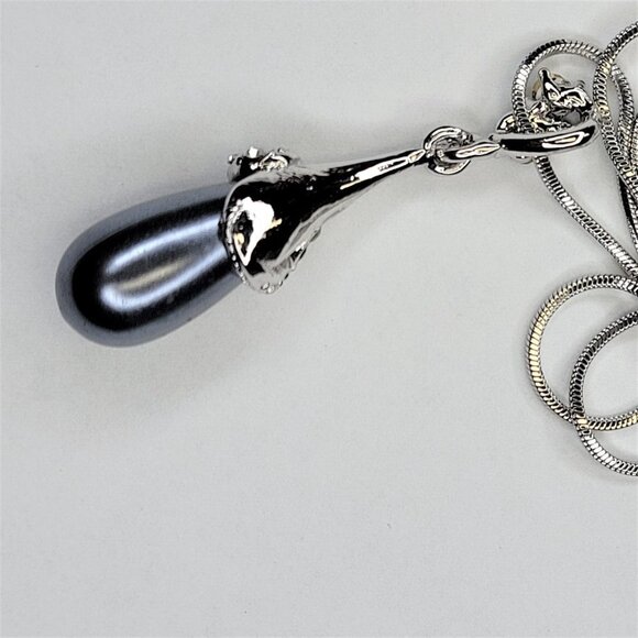 SILVERY Grey Pearl Teardrop Pendant Necklace and Chain - Picture 5 of 11